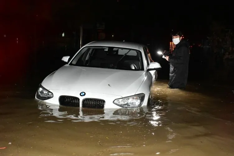 İzmir'deki sel felaketi havadan görüntülendi! Araçlar sular altında kaldı