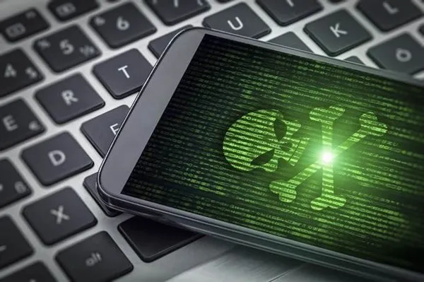 Çin'de üretilen o telefonlara fabrikada virüs bulaşıyor