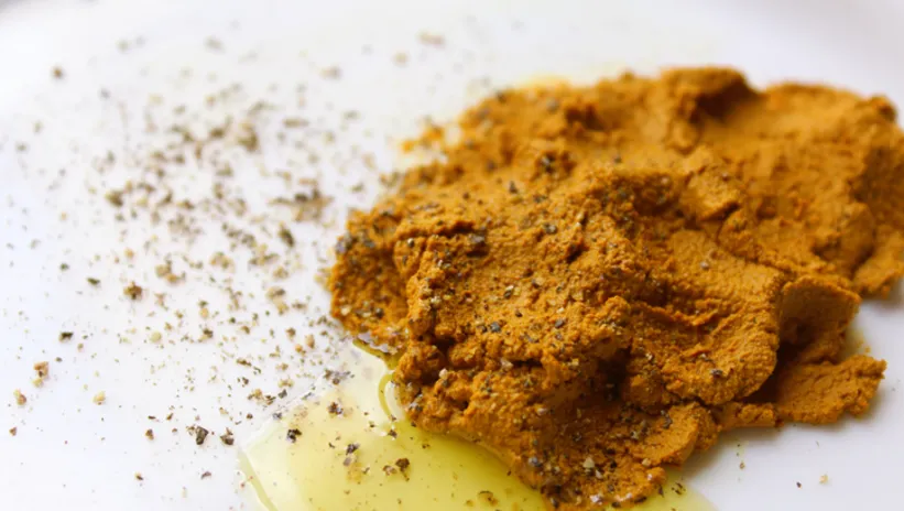 Zerdeçalın içine bir çay kaşığı ekleyin! Bağışıklığı çeliğe dönüştürüyor...