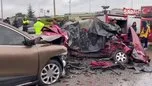 Bursa’da feci kaza! Yağmurda kontrolden çıkan otomobil ters şeride girdi: 2 ölü, 1 yaralı | Video
