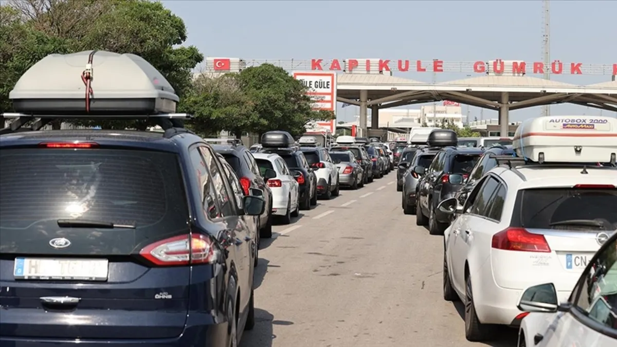Bayram dönüşünde Avrupa sınır kapılarında rekor: Araç ve yolcu girişlerinde tarihi zirve! Bayram dönüşünde Avrupa sınır kapılarında rekor: Araç ve yolcu girişlerinde tarihi zirve!