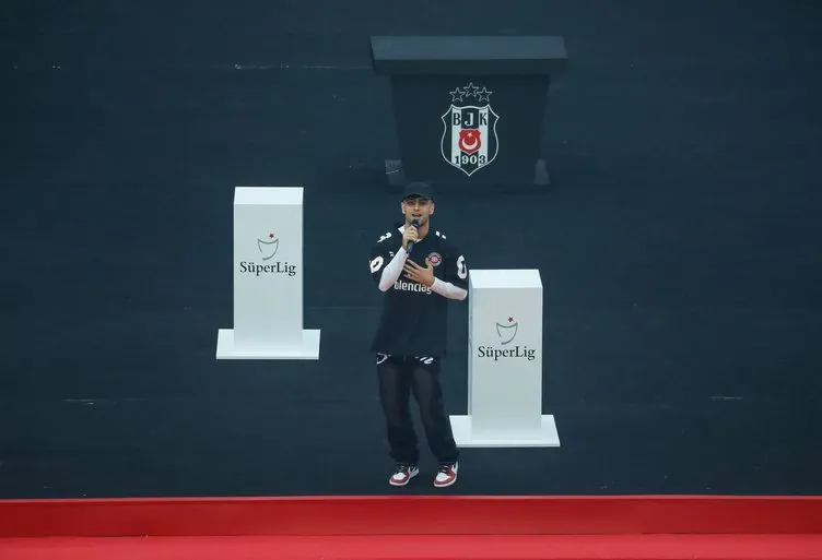 İstanbul Boğazı siyah beyaz! Beşiktaş şampiyonluğun tadını çıkarıyor...