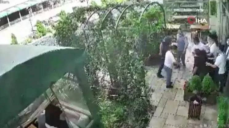 Esenyurt’ta değnekçi terörü kamerada | Video