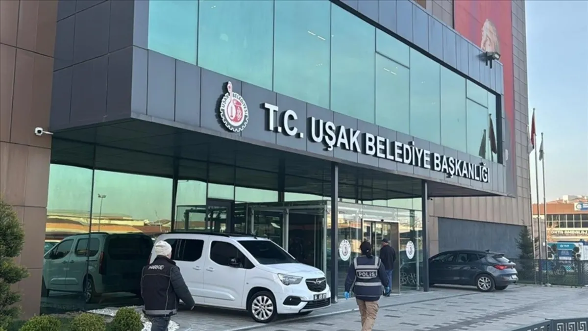 Uşak Belediyesi yolsuzluğunda ikinci dalga: 4 şüpheliye adli kontrol Uşak Belediyesi yolsuzluğunda ikinci dalga: 4 şüpheliye adli kontrol
