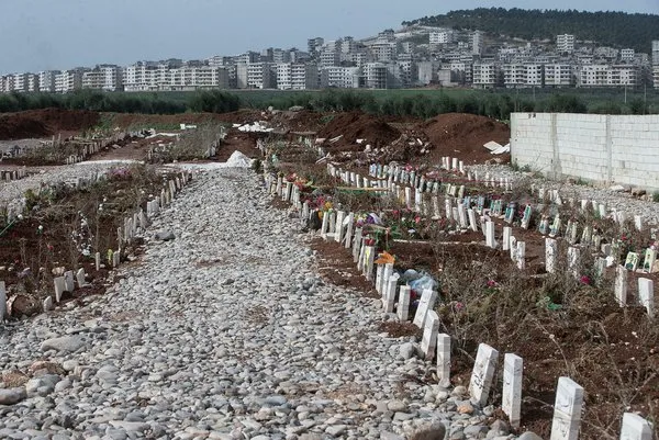 Afrin'de teröristlerin bulunduğu mezarlık görüntülendi! İşte o terörist mezarlığı