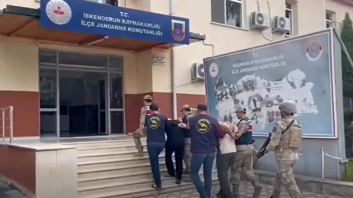 Hatay’da kan donduran cinayetin sır perdesi aralandı: Katilleri akrabaları çıktı! Kolundaki altınlar için boğarak öldürmüş! Hatay’da kan donduran cinayetin sır perdesi aralandı: Katilleri akrabaları çıktı! Kolundaki altınlar için boğarak öldürmüş!