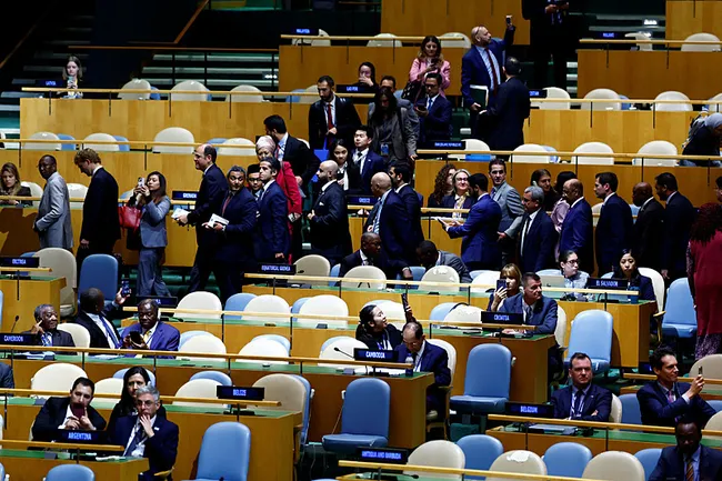 son-dakika-katil-netanyahuya-bmde-buyuk-sok-konusmasi-sirasinda-salonu-terk-ettiler-1790273619918.jpeg SON DAKİKA | Katil Netanyahu'ya BM'de büyük şok! Konuşması sırasında salonu terk ettiler