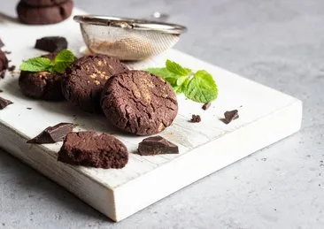3 malzemeli kakaolu kurabiye: yemeye doyamayacaksınız