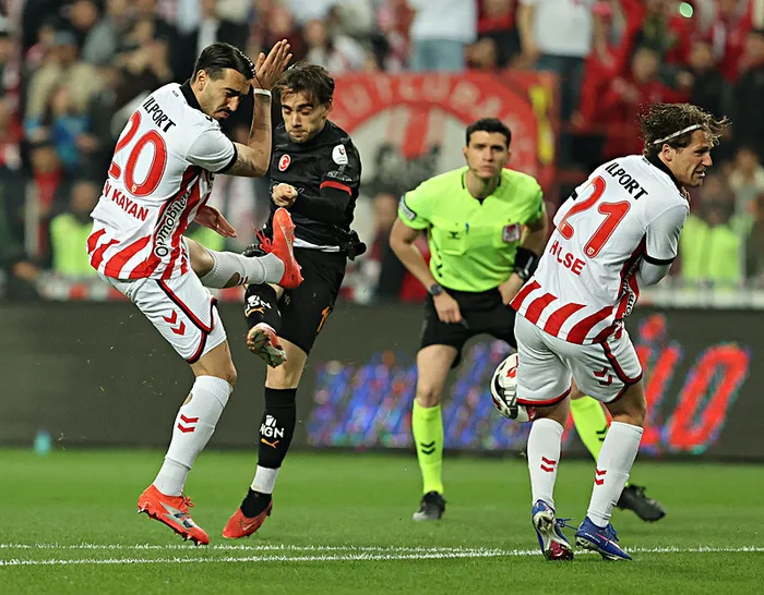canli-super-ligde-samsunspor-galatasaray-maci-kazanirsa-sampiyon-1777743285486.jpeg