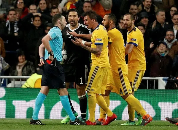 Real Madrid - Juventus manşeti: Yüzyılın soygunu!
