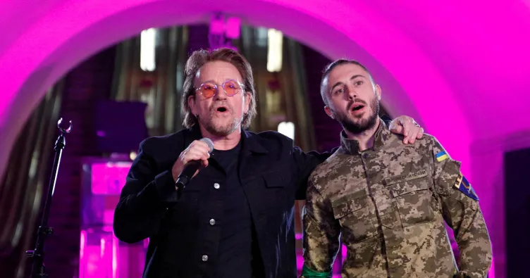 Kiev metrosunda U2’dan halka moral konseri!