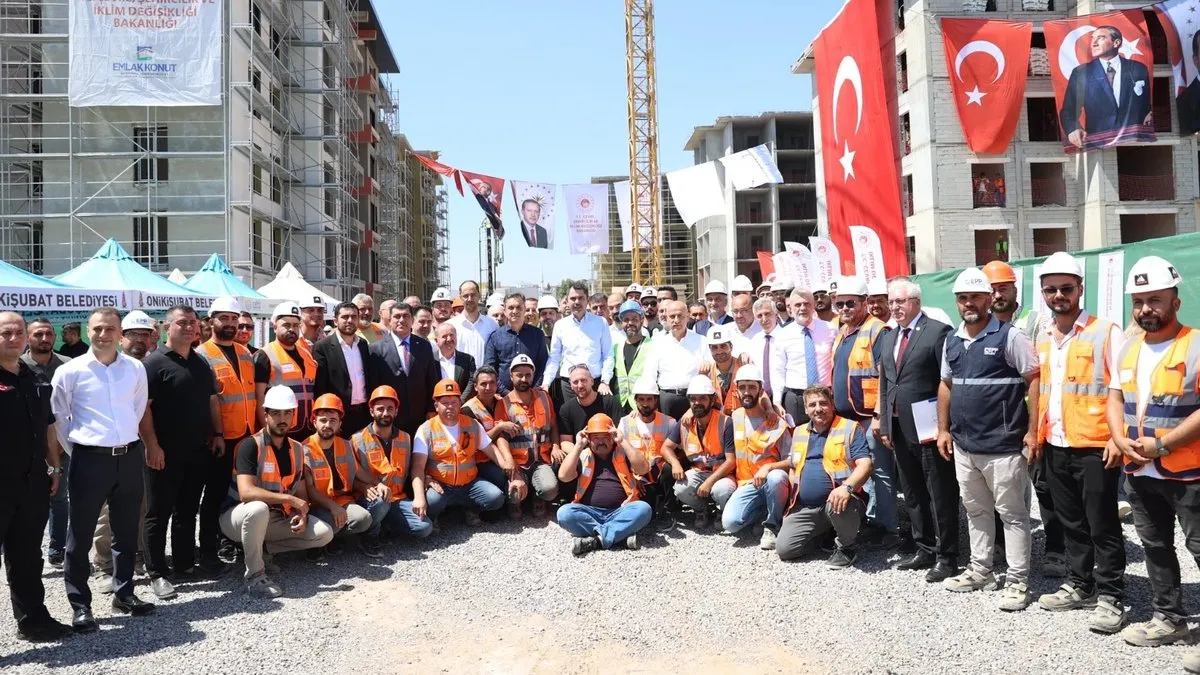 Bakan Kurum; “Ebrar Sitesi’nin yerine yaptığımız 770 konut yıl sonunda teslim”