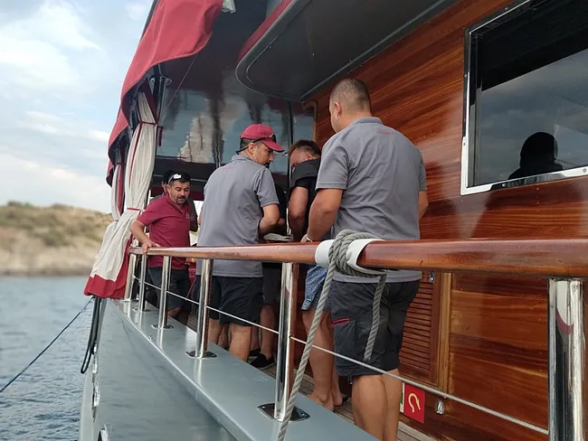 muglada-turist-tekneden-dustu-1786817179252.jpeg