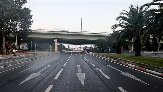 istanbul-valili-duyurdu-bu-yollar-trafige-kapanacak-iste-suruculer-icin-alternatif-guzergahlar-1767108627120.jpg