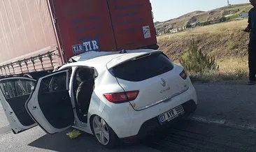 Sivas'ta feci kaza: Otomobil TIR'a arkadan çarptı! 1 çocuk öldü, 5 yaralı #sivas