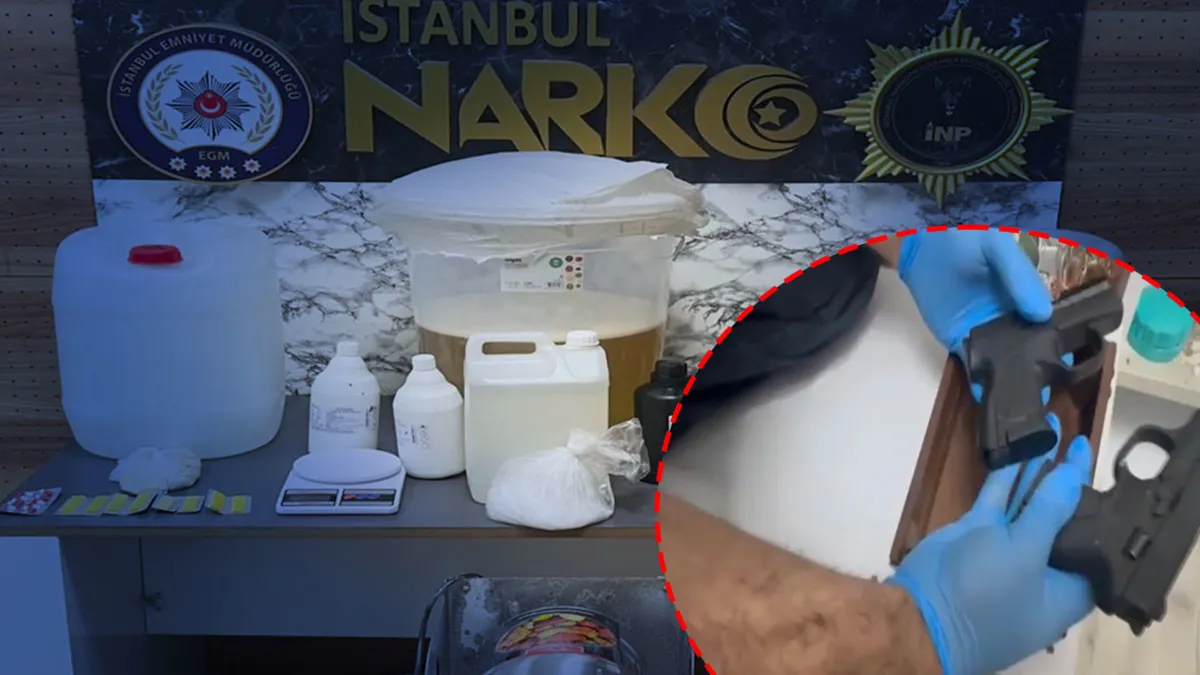 İstanbul'da polis ekipleri tarafından yapılan uyuşturucu operasyonunda ele geçirilen uyuşturucu maddeler.