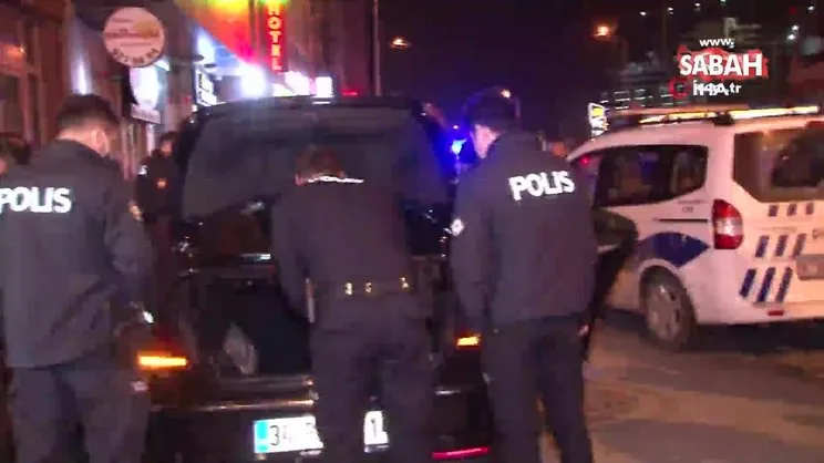 Polisin üzerine araç süren şahıs zor anlar yaşattı | Video