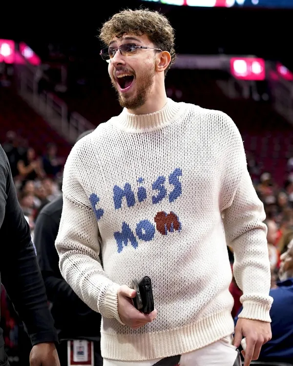 nba-yildizi-alperen-sengun-cocukluk-hayaline-kavustu-dunaya-unlu-oyuncu-jackie-chanden-milli-gururumuza-anlaml-1791776495243.jpg