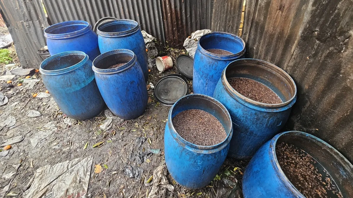 Adana’da 2 ton 800 litre sahte alkol ele geçirildi Adana’da 2 ton 800 litre sahte alkol ele geçirildi
