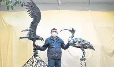 Hurda ve plastik atıklar ile kuş heykeli yaptı