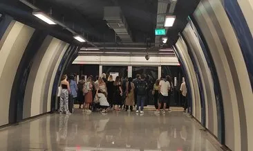 İstanbullunun ulaşım çilesi! Metro arızalandı, vatandaş isyan etti: Beceremiyorsunuz
