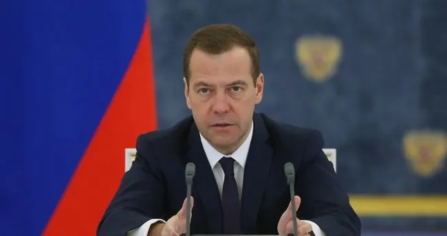 Medvedev, Çinli mevkidaşına Ermitaj’ı gezdirdi