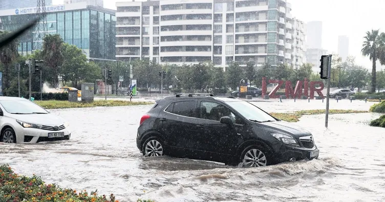 İstanbul ve İzmir yine sele teslim