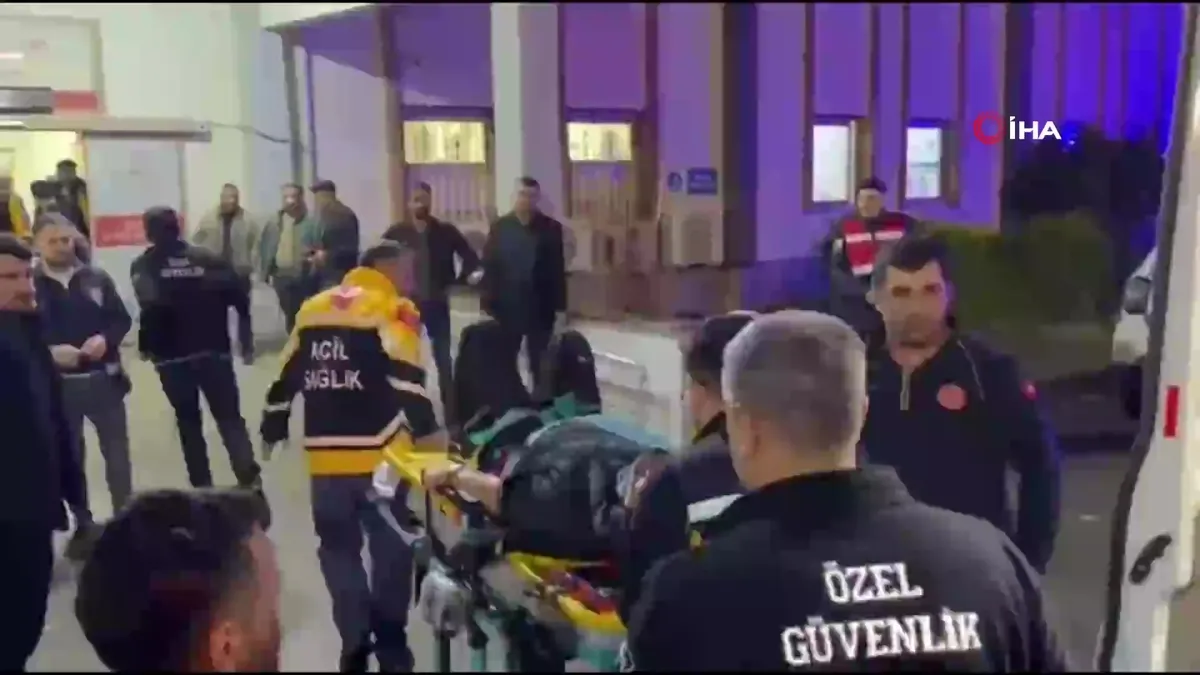 Adıyaman’da otomobil uçuruma yuvarlandı: 1 ölü, 4 yaralı | Video videosunu izle Adıyaman’da otomobil uçuruma yuvarlandı: 1 ölü, 4 yaralı | Video videosunu izle