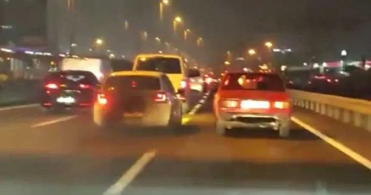 Trafikte böyle korku saçtılar! Yarışan magandalar gözaltında