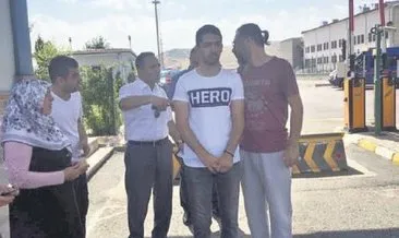 ‘Hero’ yazılı tişörtle gözaltına alındı