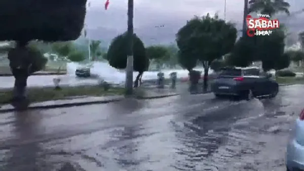 İskenderun’da fırtına nedeniyle deniz taştı | Video