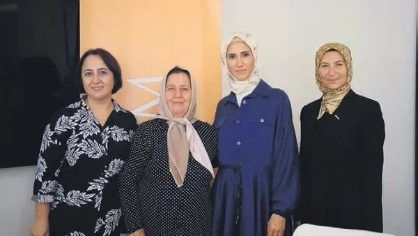 emine-erdoganin-onculugunde-okuma-yazma-ogrendiilk-kitabini-yazdi-1632628524737.jpg