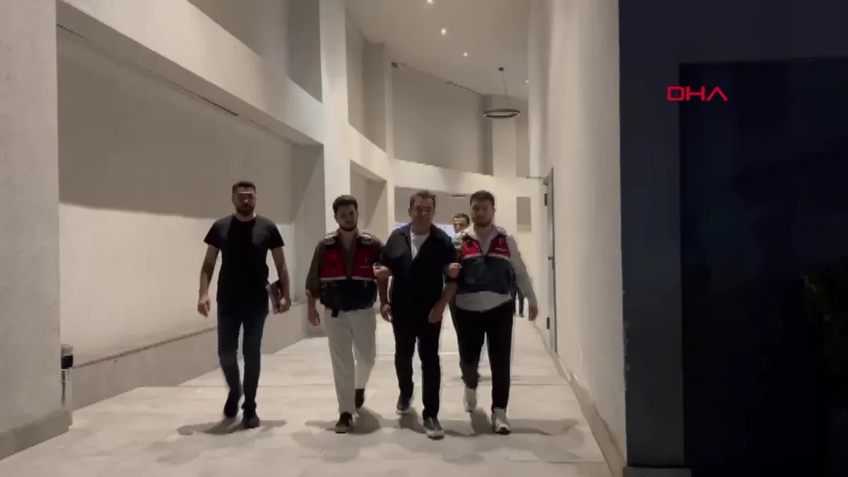 Gazeteci Tahir Sarıkaya adliyeye sevk edildi | Video videosunu izle Gazeteci Tahir Sarıkaya adliyeye sevk edildi | Video videosunu izle