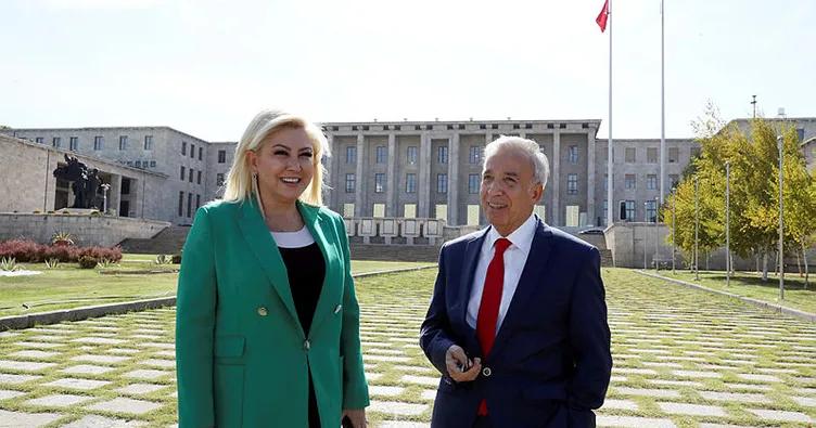 Off The Record kitabı raflarda...