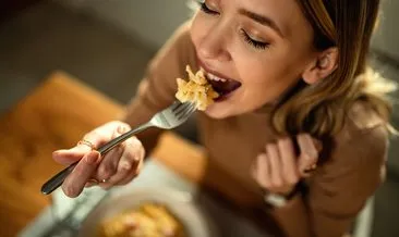 Bayramda sindirim sisteminizi korumanın yolları! Yemek yerken bu hataya dikkat...