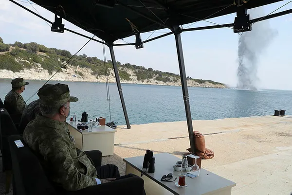 SON DAKİKA! Komuta kademesi kritik noktada; Bakan Akar Kaş'ta