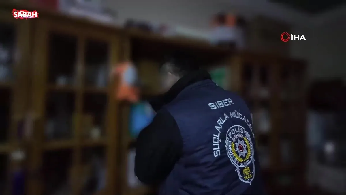 Mersin’de yasa dışı bahis ve dolandırıcılık operasyonu: 47 şüpheli gözaltına alındı | Video videosunu izle Mersin’de yasa dışı bahis ve dolandırıcılık operasyonu: 47 şüpheli gözaltına alındı | Video videosunu izle