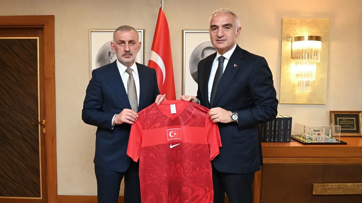 Bakan Ersoy, İbrahim Hacıosmanoğlu'nu kabul etti: Futbolcularla küresel tanıtım hamlesi!