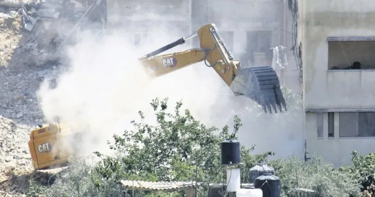 Soykırımcılar evleri patlatıp arazileri ise ateşe veriyor