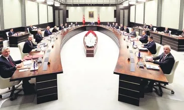 Kabine’de 3 başlık masada