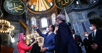 Türkiye’deki büyük elçilerin Ayasofya ziyaretinde kaydedilen ilginç görüntüler
