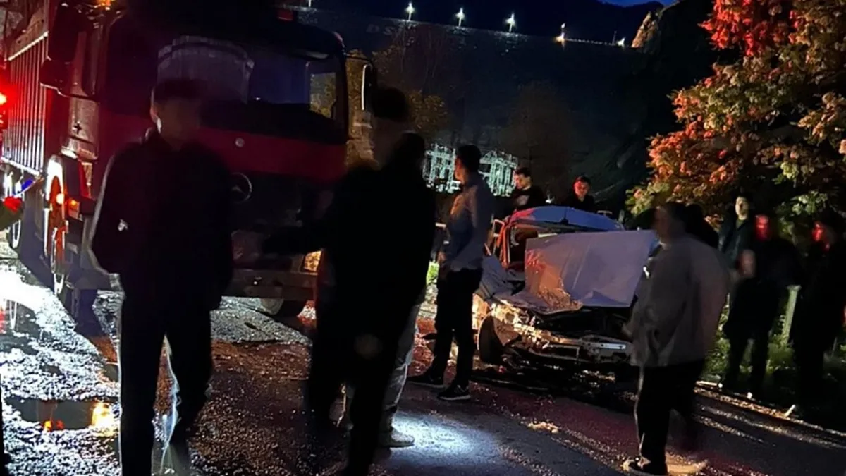 Gümüşhane’de kamyon ile otomobil çarpıştı: 2’si ağır 3 yaralı Gümüşhane’de kamyon ile otomobil çarpıştı: 2’si ağır 3 yaralı
