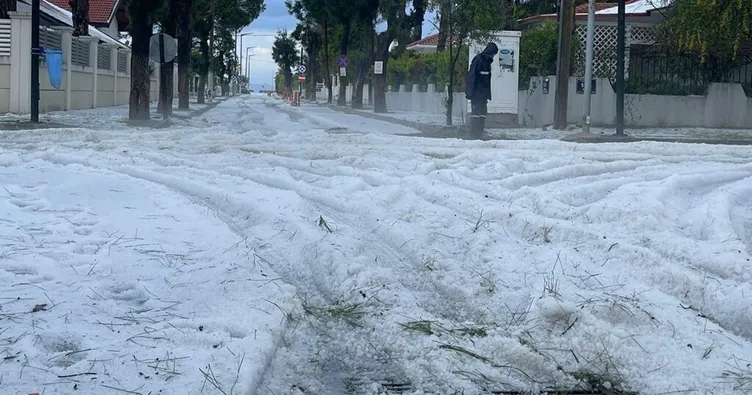 İzmir, Nisan’da beyaza büründü