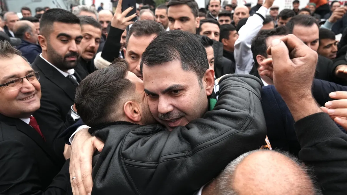 Bakan Kurum memleketinde coşkuyla karşılandı