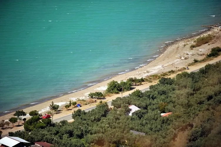 O gölde şaşırtan görüntü: Rengi değişti!