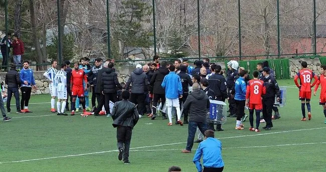 Sivas’ta amatör maçta ortalık karıştı