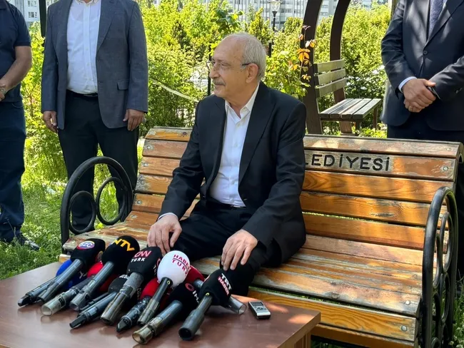 son-dakika-kemal-kilicdaroglu-kurultay-icin-tarih-verdi-ozgur-ozelin-talebine-net-cevap-genel-baskan-kurultayl-1779875026392.jpg SON DAKİKA... Kemal Kılıçdaroğlu kurultay için tarih verdi! Özgür Özel'in talebine net cevap: Genel Başkan kurultayla seçilir
