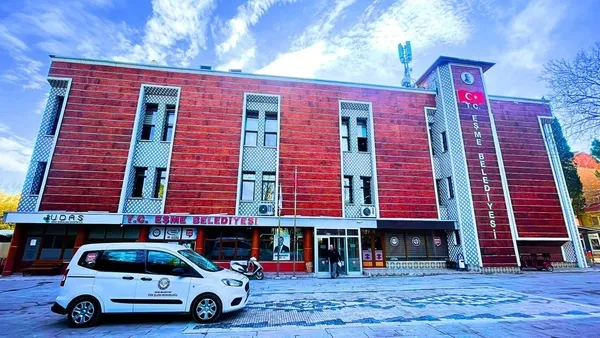 esme-sorusturmasini-whatsapp-ihbari-baslatti-baskan-tozanin-soforunun-hesaplarinda-17-milyonluk-trafik-izlendi-1777902371812.jpg Eşme Belediyesi'ye yönelik operasyonda yeni detaylar! 17 milyon TL'lik şüpheli para trafiği: Rüşvet alma, şantaj...
