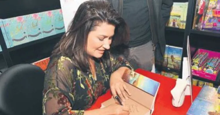 Okurlarıyla açılışta buluştu