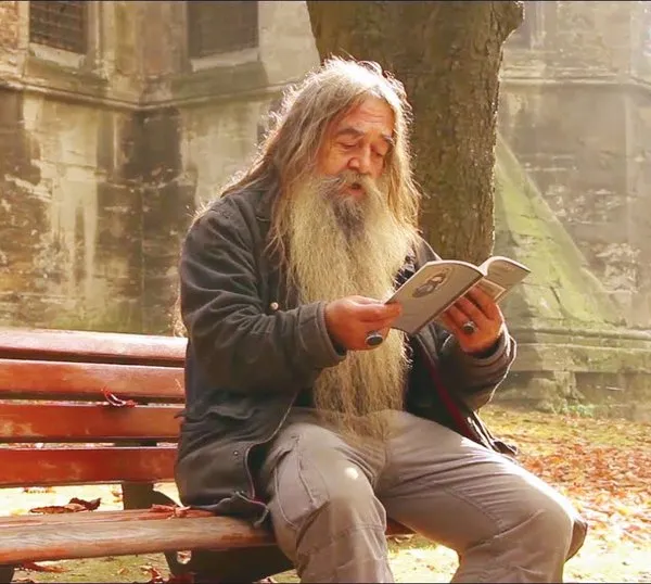 Çınarın altında değilsem üzülüyorlar